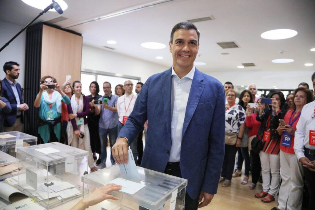 Pedro Sánchez voting