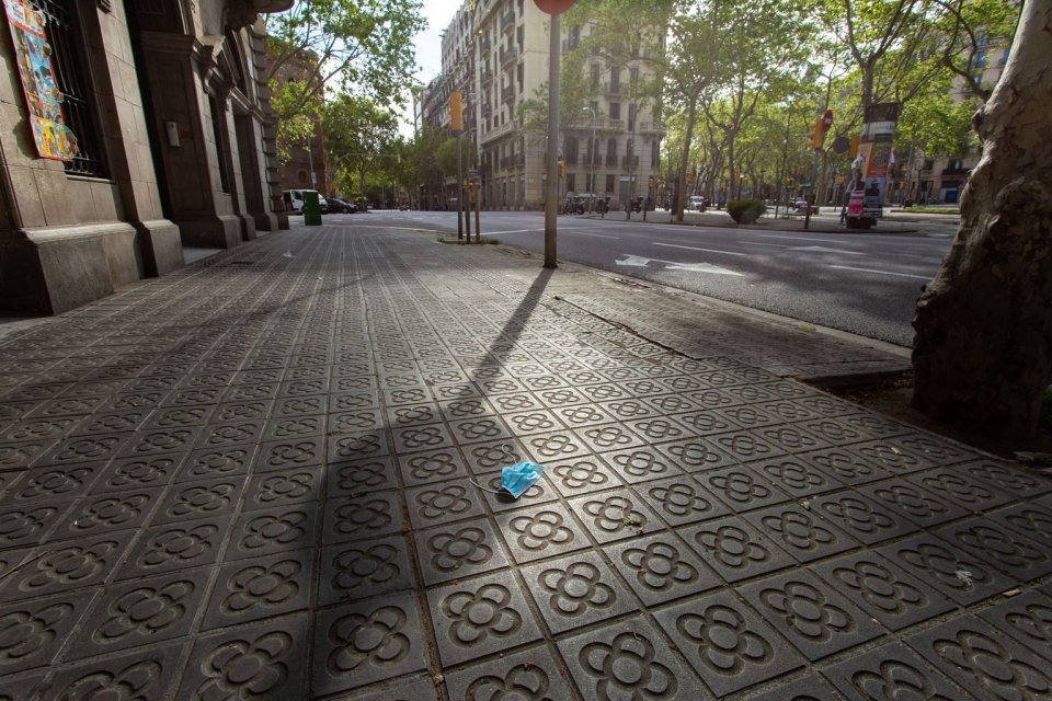 Face mask on ground in Barcelona.