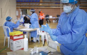 Antigen tests being carried out in Madrid.
