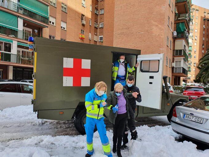 Personnel from Spain's Unidad Militar de Emergencias (UME) helping Madrid's emergency services during the weekend's snow storm.