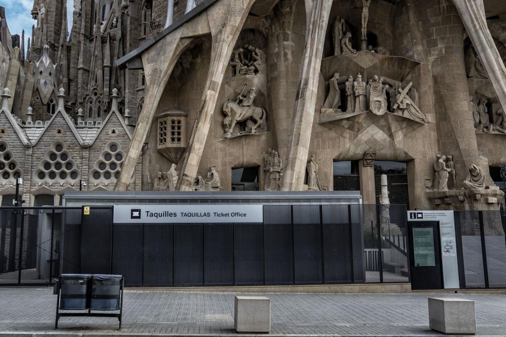 Ticket offices closed at the Sagrada Familia in Barcelona during the pandemic. 