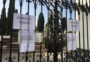 The gates of the Sant Sebastià cemetery in Sitges closed.