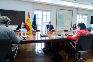 Prime Minister Pedro Sánchez presiding over a committee meeting to update on the Coronavirus situation in Spain