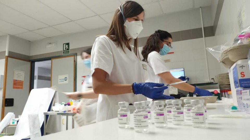 Health workers preparing to administer AstraZeneca jabs in La Rioja region