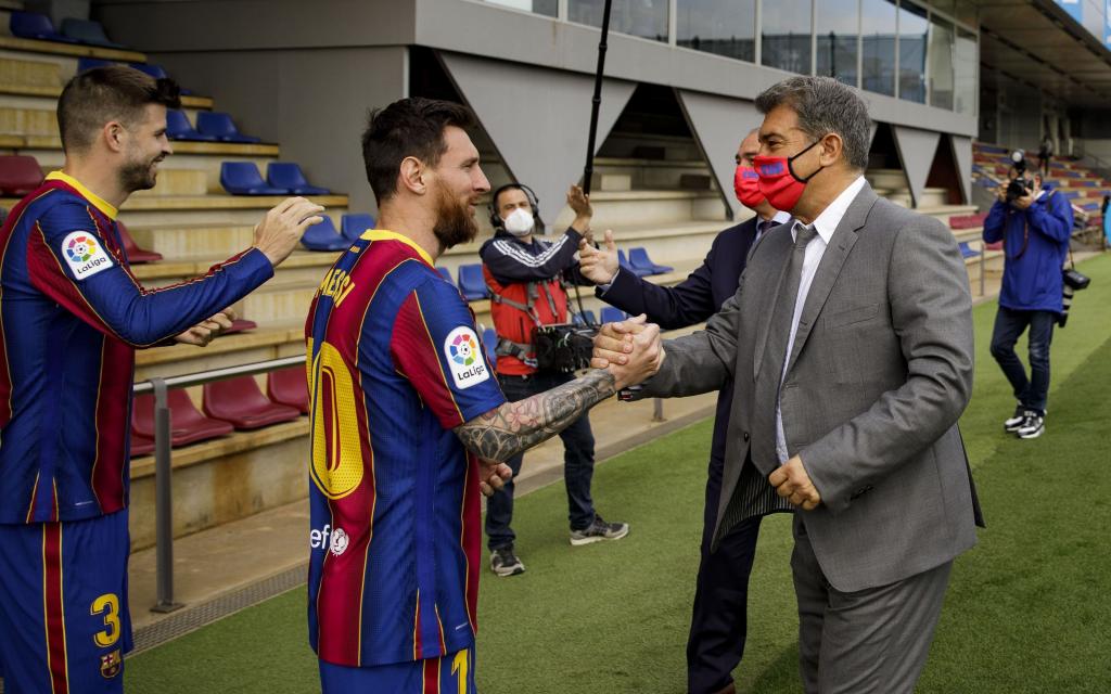 Joan Laporta greeting Lionel Messi