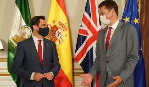 Juanma Morena, president of the Junta de Andalucía, meeting with British Ambassador Hugh Elliott