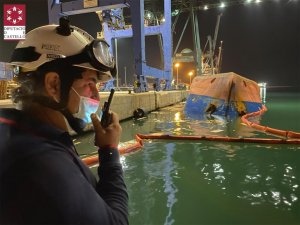 Rescue workers at the scene in the Port of Castelló