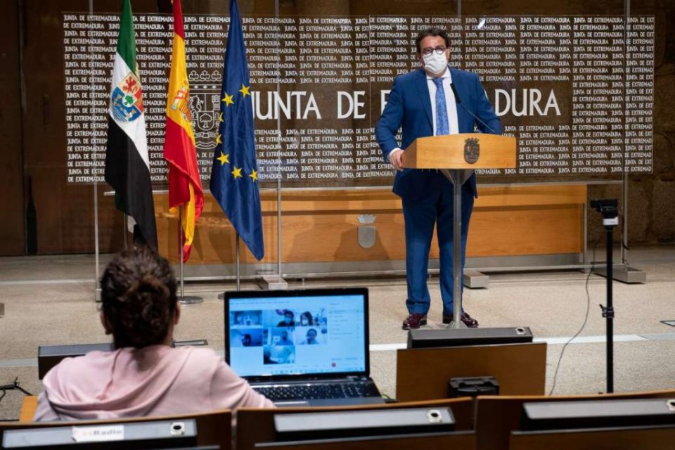 José María Vergeles, Extremadura's regional minister of health and social services