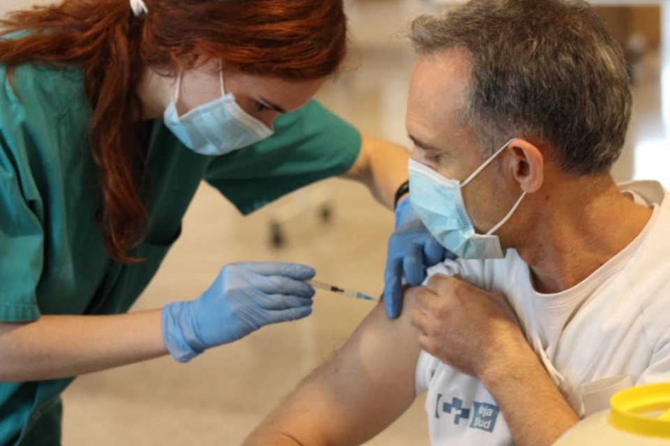 Second jabs of AstraZeneca being administered in La Rioja on 4 June 2021.