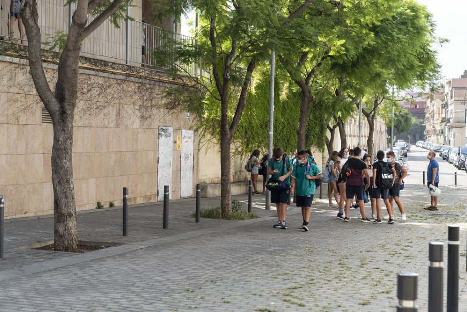 A group of pupils outside school in Barcelona.