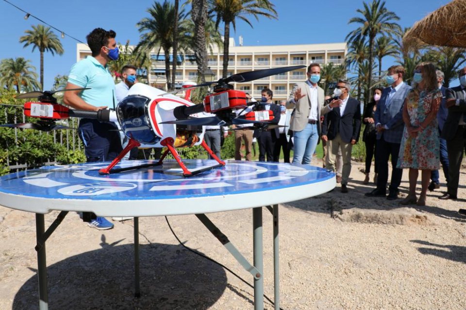 Presentation of one of the drones as part of the Stop Drownings campaign.