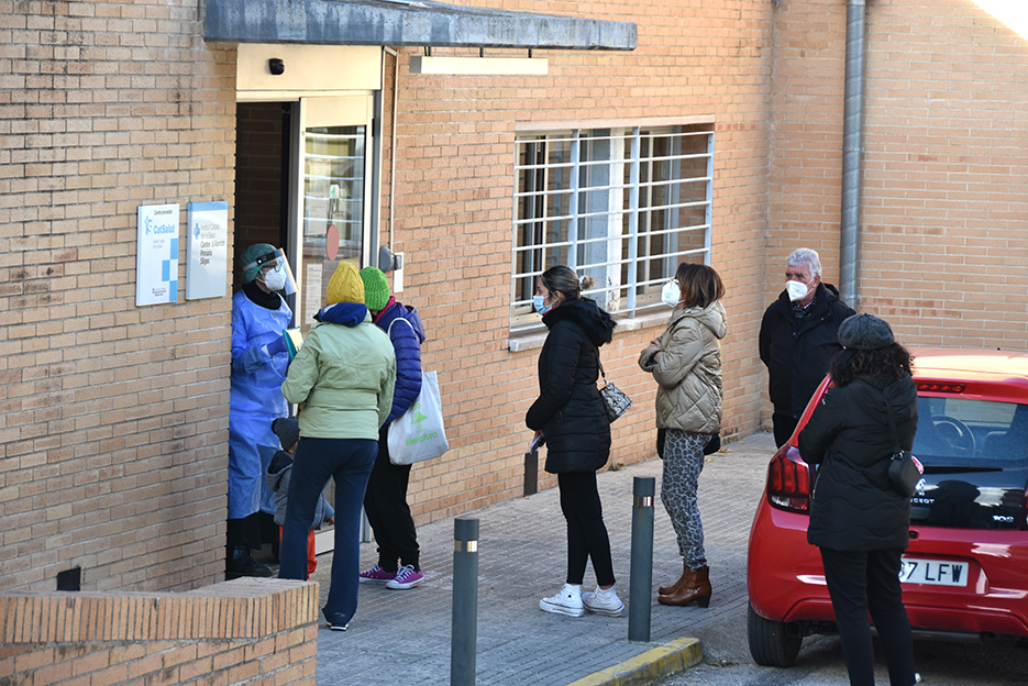 People entering the CAP in Sitges to undergo PCR tests