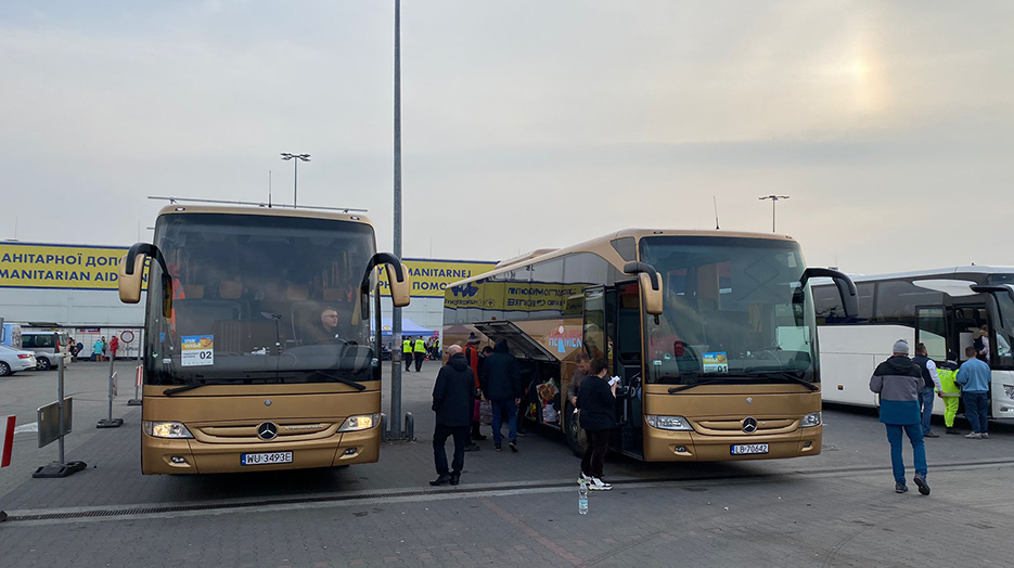 The two coaches rented by 'Spain 4 Ukraine'