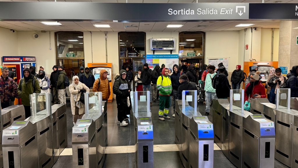 Rodalies commuter trains in Catalonia gradually restart after chaotic Monday morning incidents