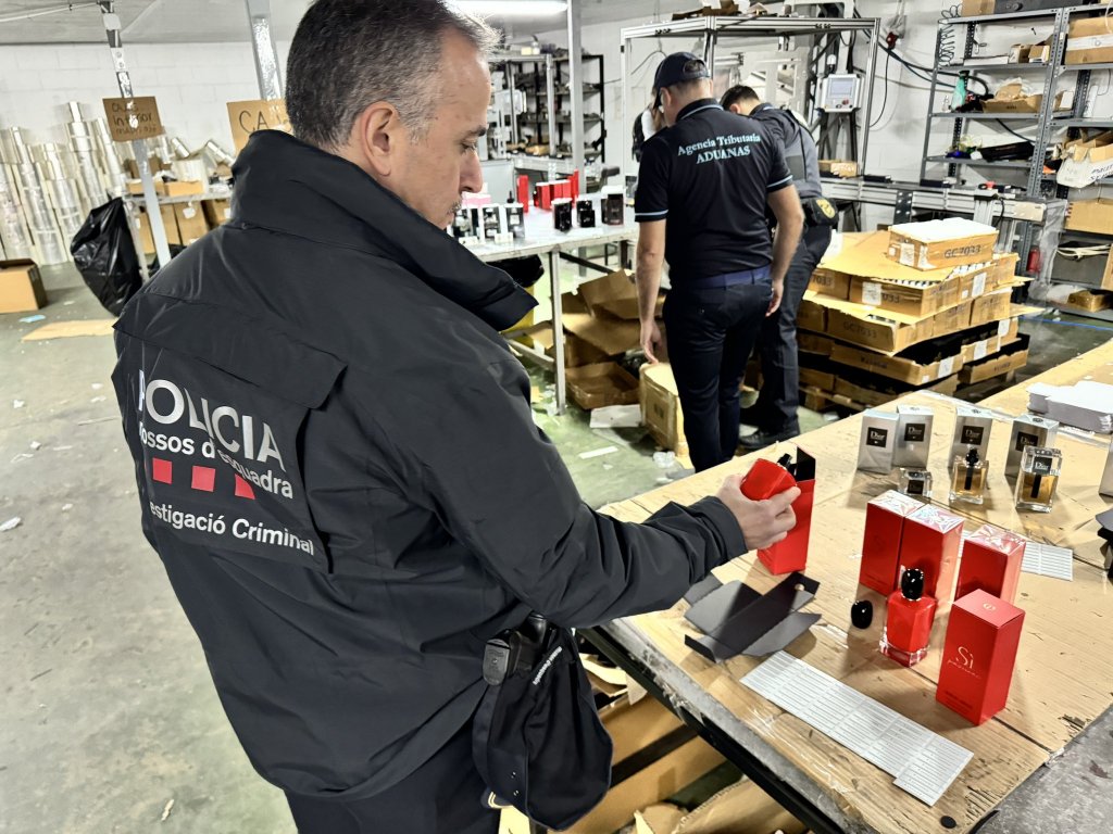 Huge counterfeit perfume factory supplying EU dismantled in Catalonia, 1.2...