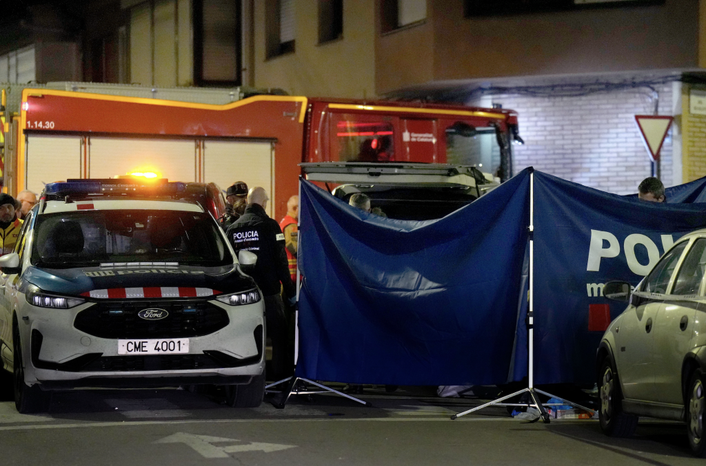 Apartment building fire in Catalonia kills 5 young people and...