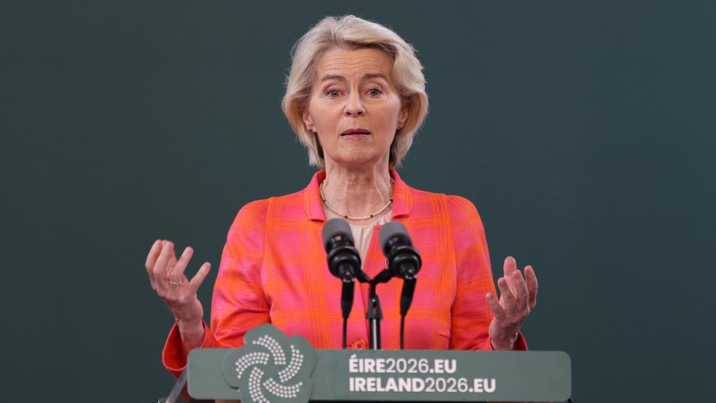 Chief concedes 'technical problems' persist as EES border system causes airport chaos - Spain in English