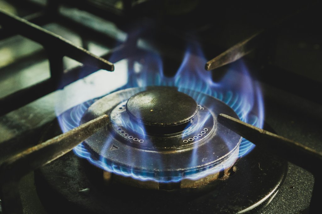 Spain to cap household gas price rise at 15% as...